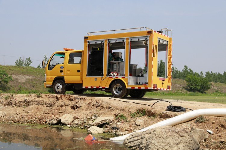 東風(fēng)D9防汛排水搶險(xiǎn)應(yīng)急救援車